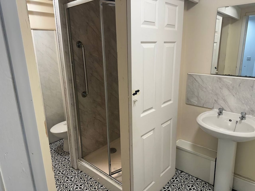 Classic Single Room, Ensuite (Basement level)