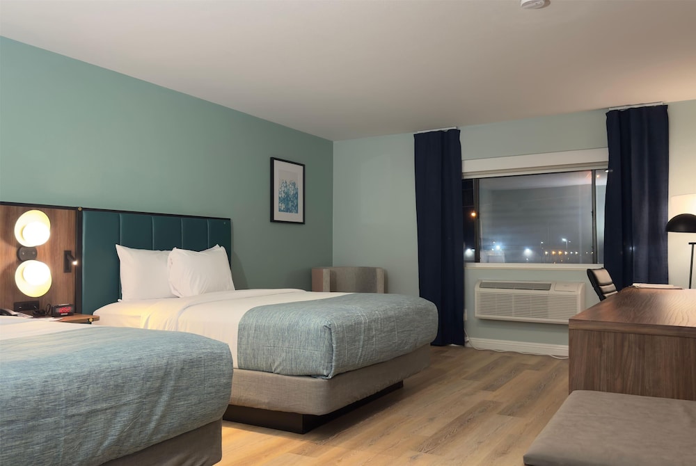 Deluxe Room, 2 Queen Beds, Non Smoking - Photo 1