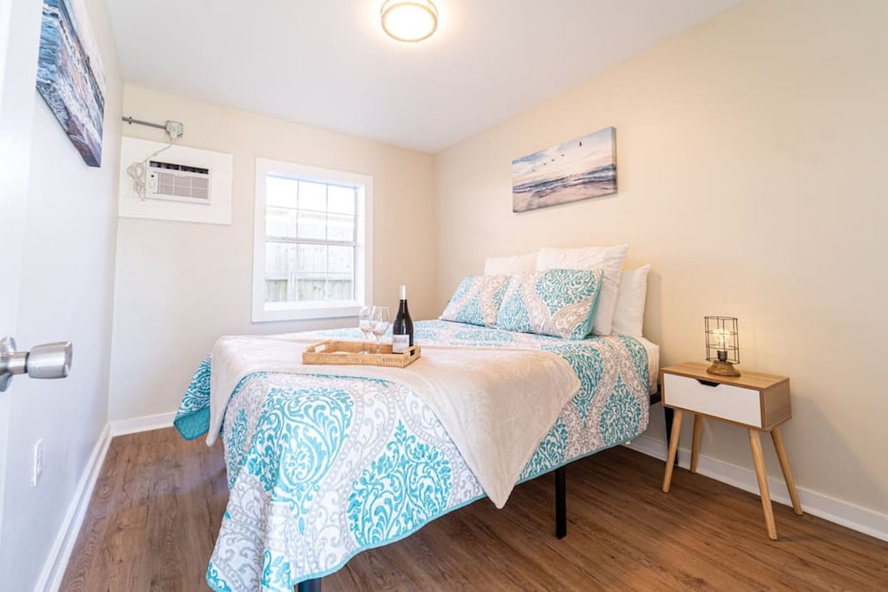 Room, Kitchenette