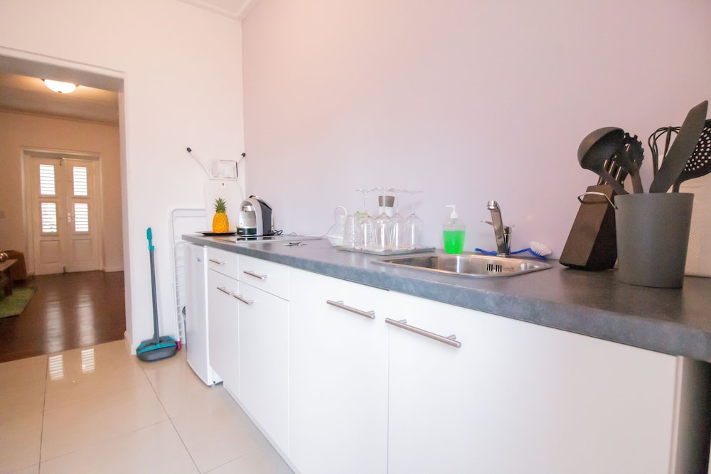 2 Bedroom Apartment, Kitchenette photo 2
