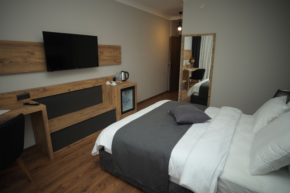 Standard Room, Lake View - Photo 3