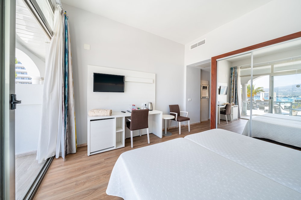 Double Room, Balcony, Sea View (chill out, 2 adults + 1 child)