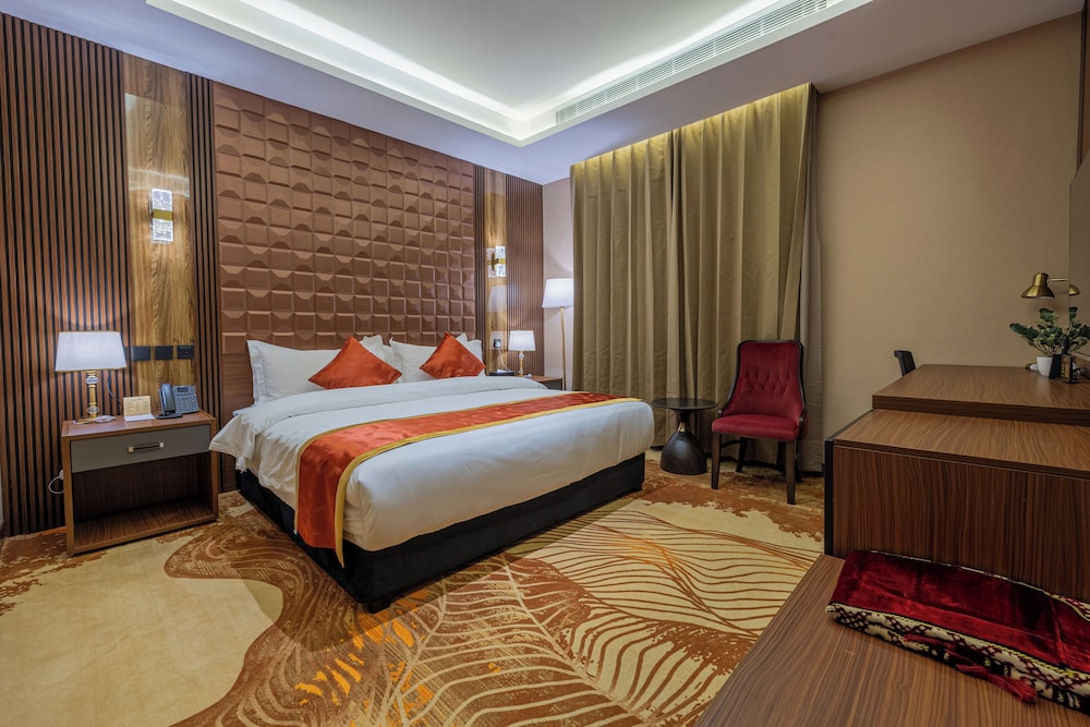 Standard Room, 1 King Bed photo 3