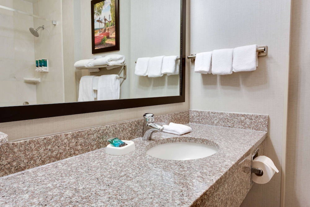 Suite, Multiple Beds, Refrigerator & Microwave (2 Rooms) - Photo 5