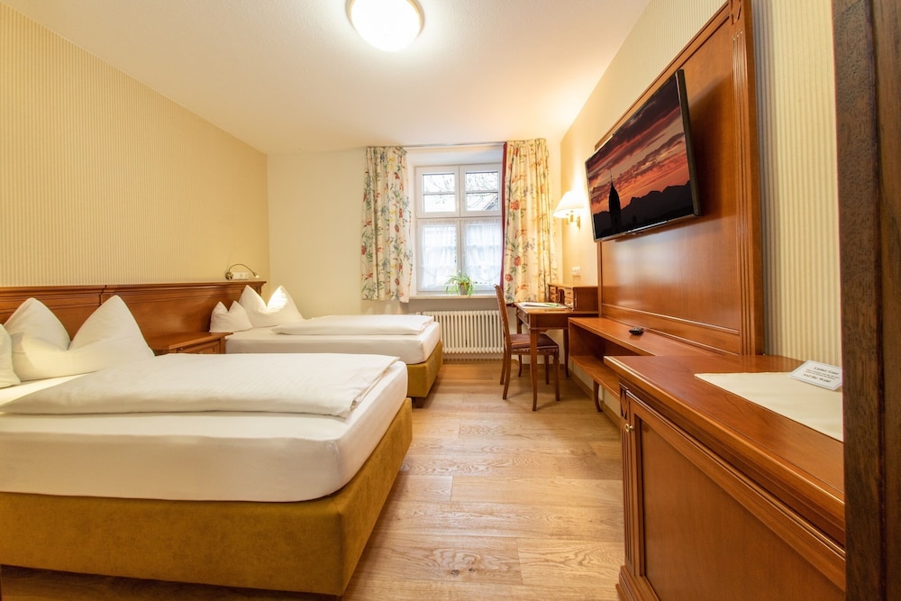 Classic Twin Room, Non Smoking photo 3