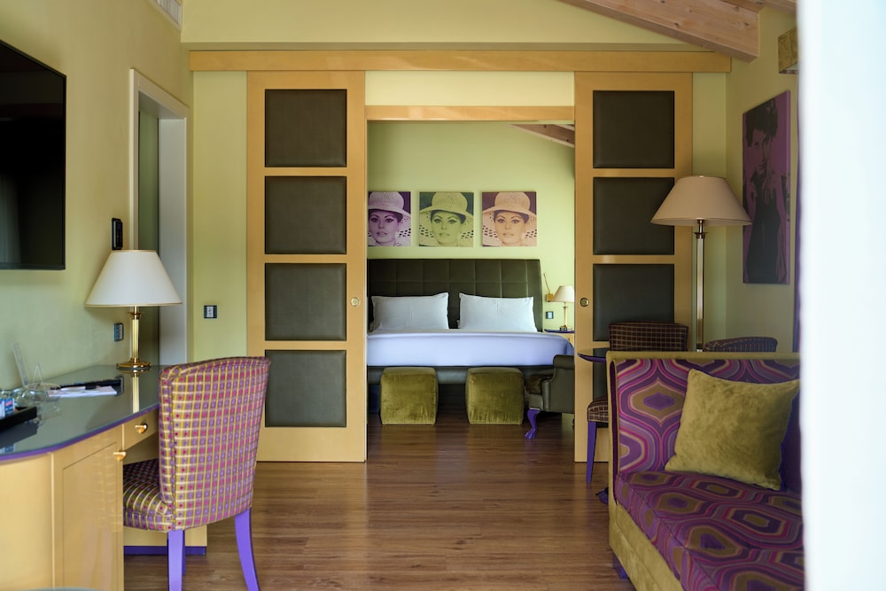 Suite, Jetted Tub - Photo 5