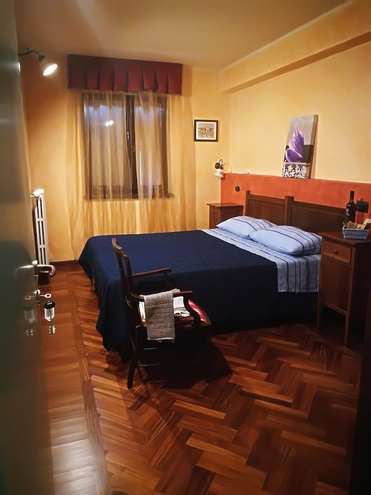 Double Room, Shared Bathroom photo 1