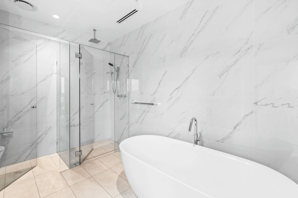 3 Bedrooms 2 Bathroom Penthouse photo 2