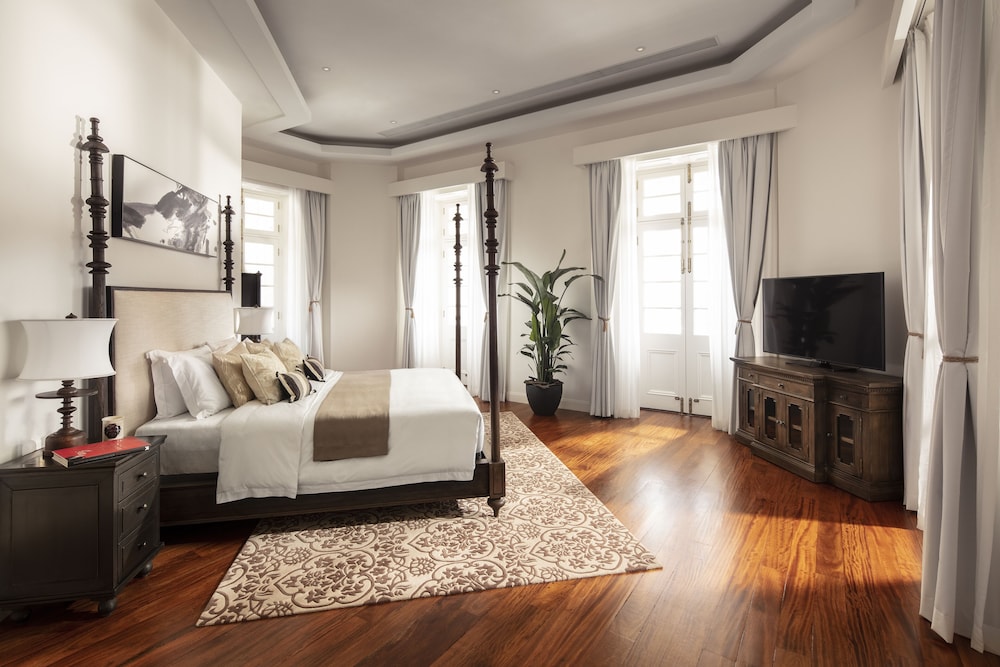 Corner Suite photo 2