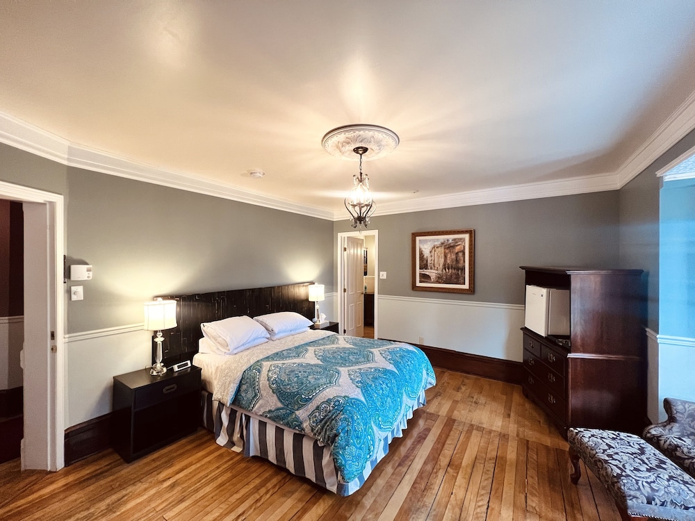 Royal Room photo 2