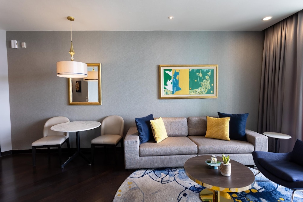 One Bedroom Club Suite King City View
