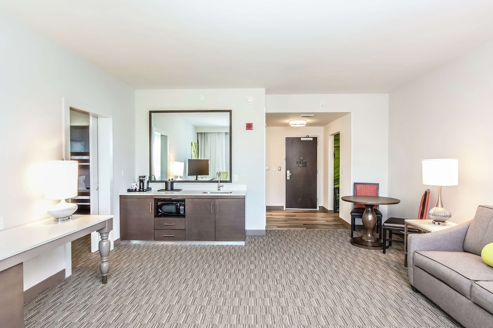 Suite, 1 King Bed, Pool/Gulf View