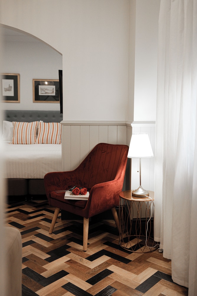 Luxury Room 1 King Bed Bathtub
