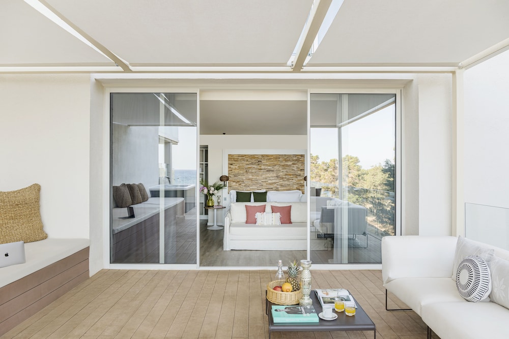 Ultimate Me+ Suite Private Pool with Sea View - Photo 7