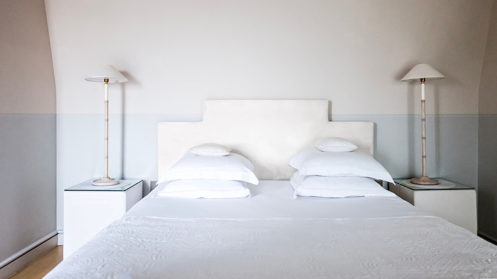 Monsieur George Hotel & Spa – Champs Elysées bedroom photo