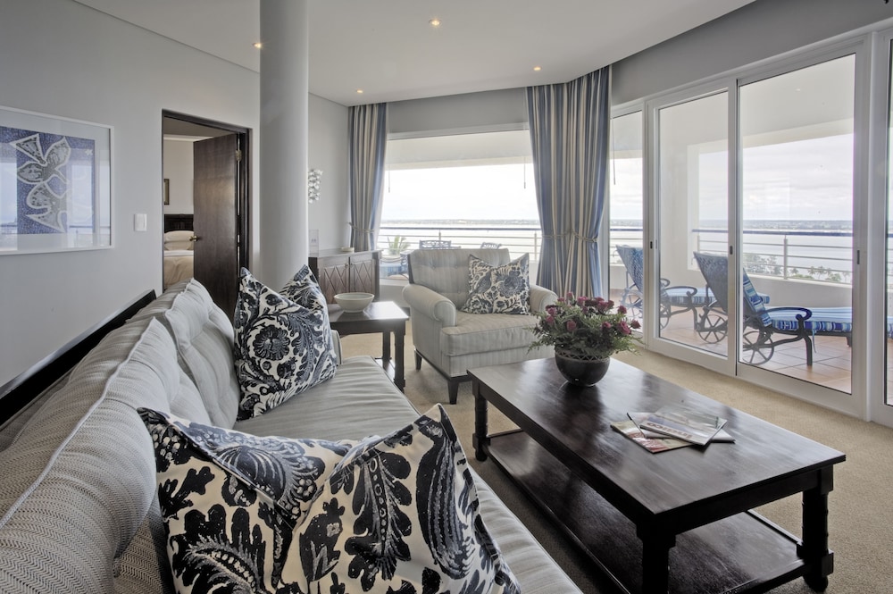 Diplomatic Suite King Size Bed Sea View and Balcony photo 3