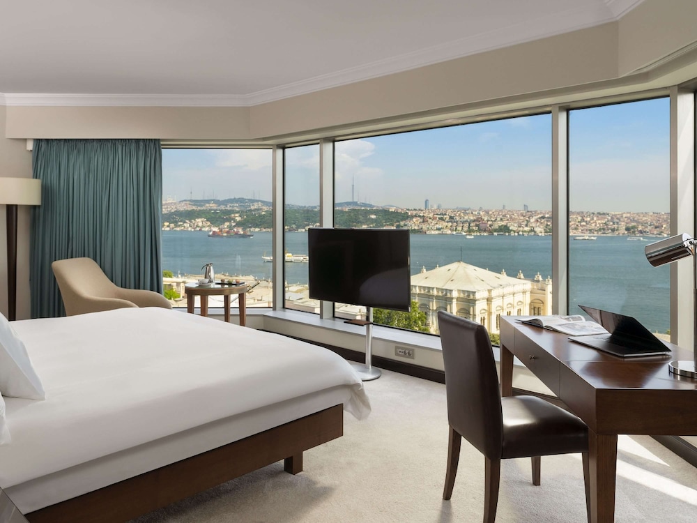 Presidential Suite, 3 Bedrooms with executive lounge access thumbnail 5