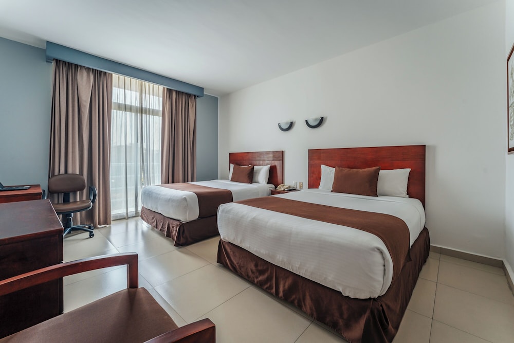 Executive Room, 2 Queen Beds - Photo 12