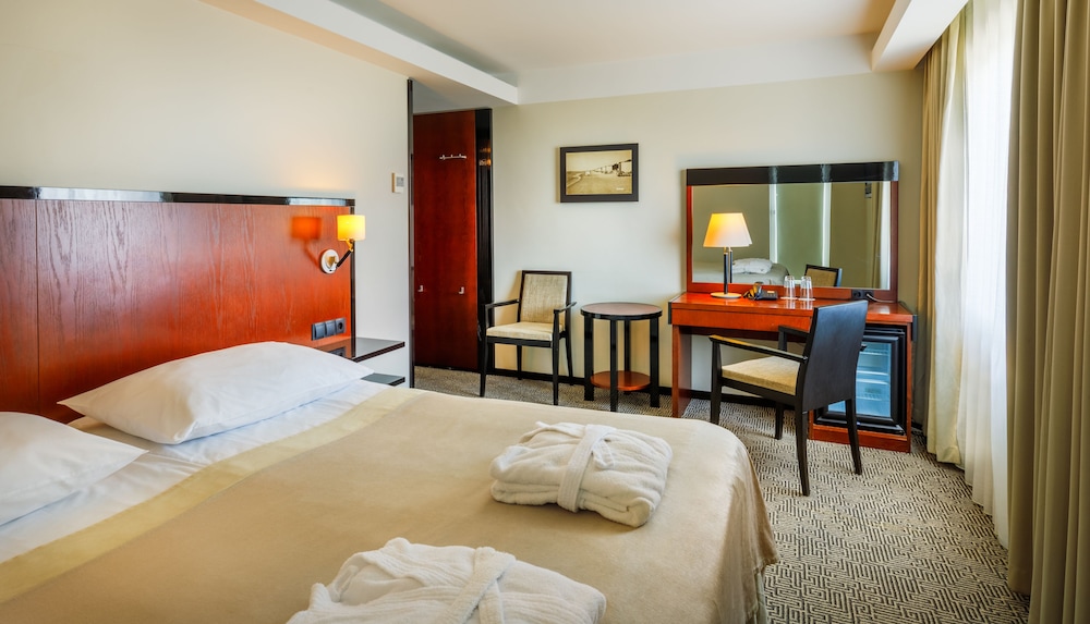 Standard Double or Twin Room - Photo 4