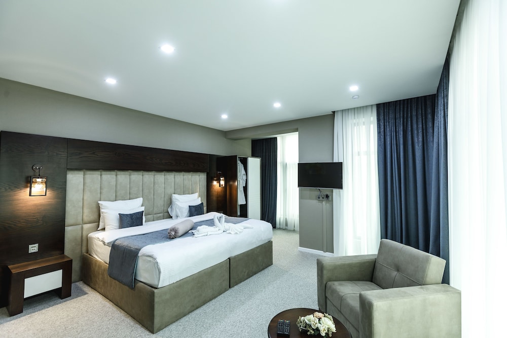 Family Suite, 1 King Bed with Sofa bed photo 3