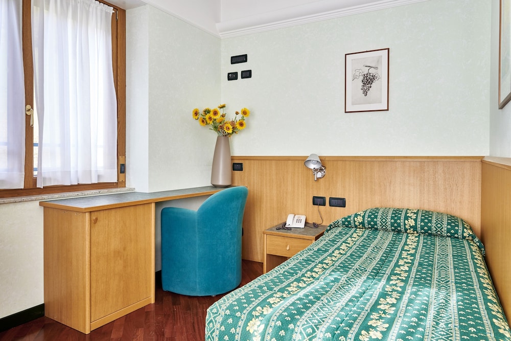 Triple Room - Photo 1