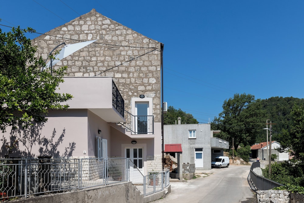 House (Two Bedroom Holiday Home with Terrace) photo 3
