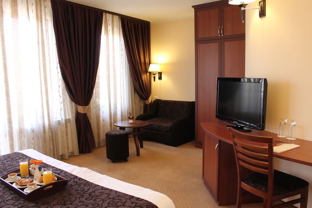 Deluxe Double Room, Balcony - Photo 3