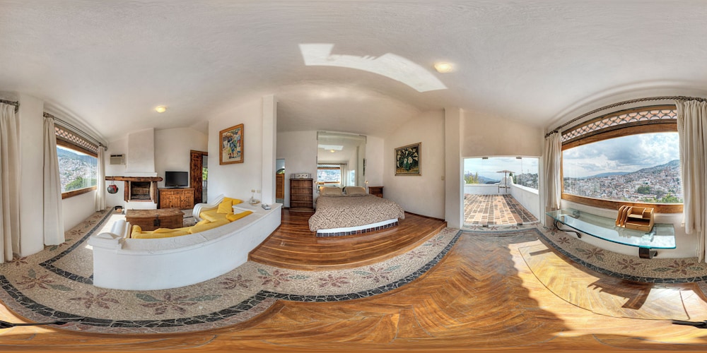 Superior Suite - Photo 1