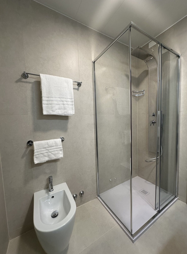 Superior Double or Twin Room - Photo 9