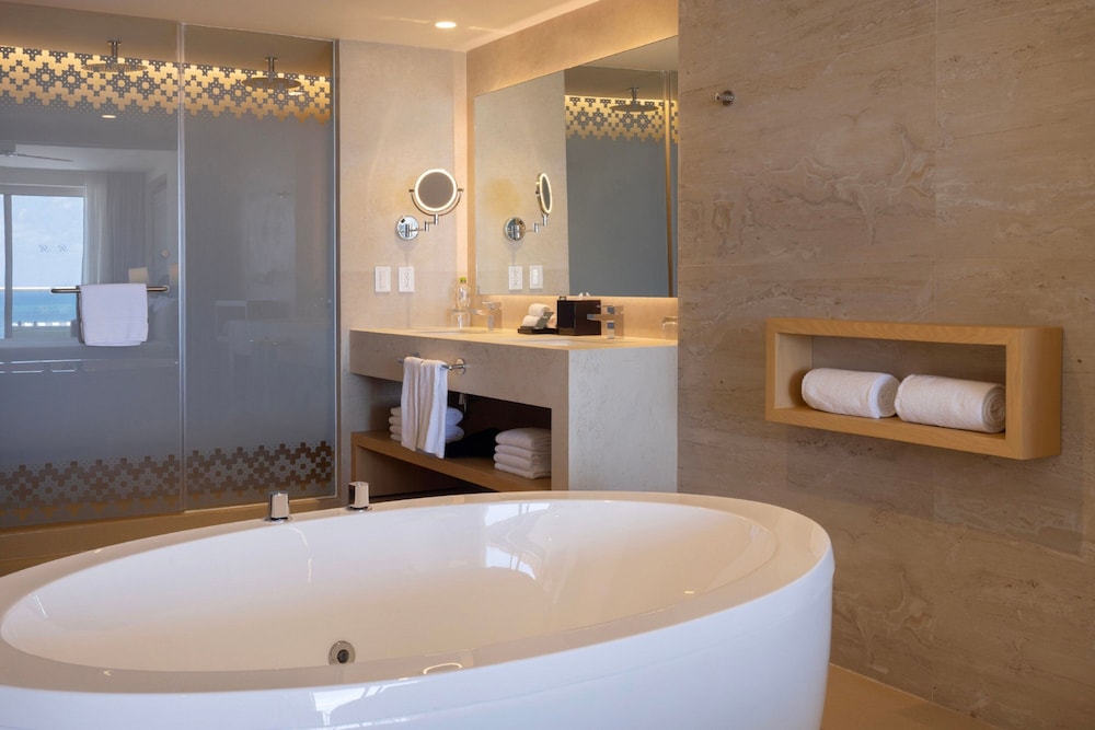 Luxury Junior Suite Ocean Front Swim Out Diamond Club - Photo 2
