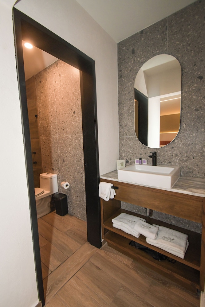 Satelite Suite - Photo 19