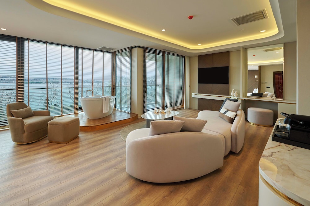 Ciragan Suite, Bosphorus View photo 1