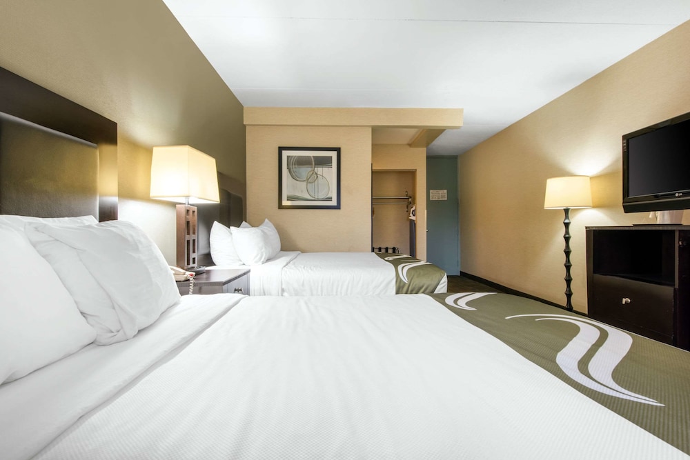 Standard Room, 2 Queen Beds, Non Smoking - Photo 8