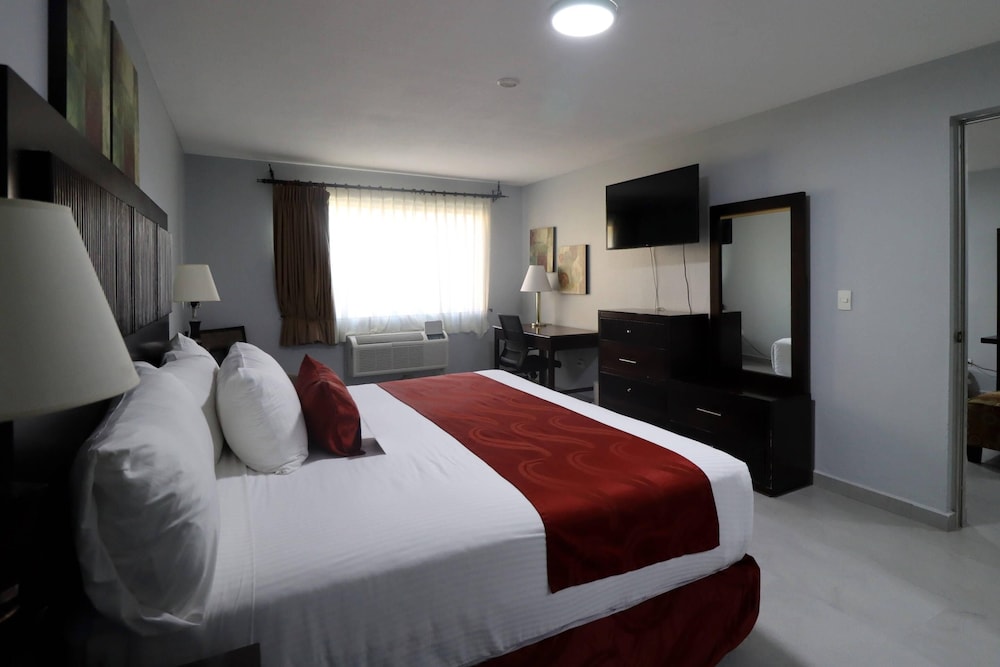 Suite, 1 King Bed, Non Smoking - Photo 2