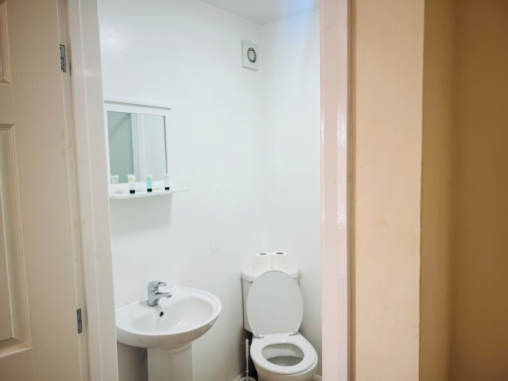 Double Room - Photo 18