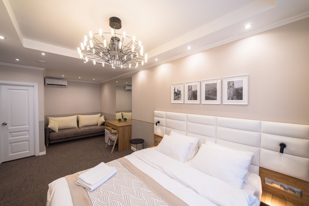 Deluxe Double Room, 1 Queen Bed With Sofa Bed, Non Smoking
