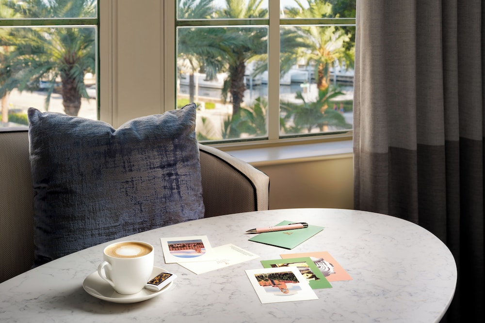 Premium Studio Suite, 1 King Bed, Bay View - Photo 7