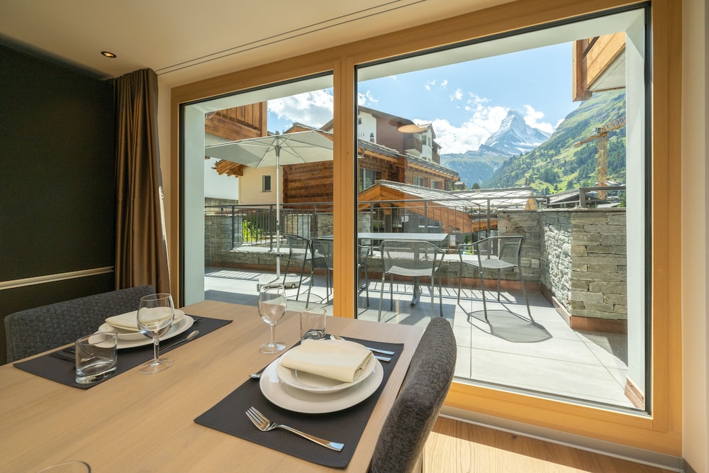 Exclusive Apartment, 3 Bedrooms, Balcony, Mountain View