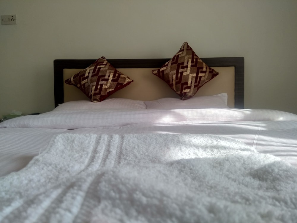 City Double Room, 1 Queen Bed, Private Bathroom, City View photo 3