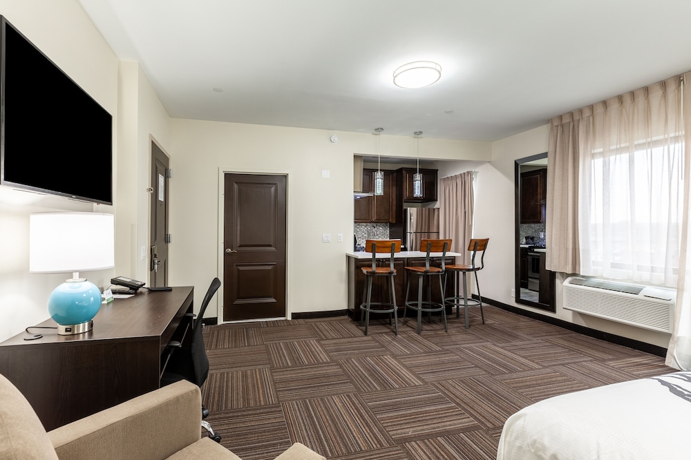 Luxury Studio, 1 King Bed, Non Smoking, Kitchen photo 2