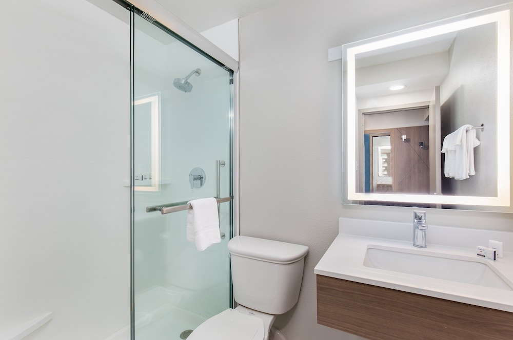 Suite, 1 Bedroom - Photo 3