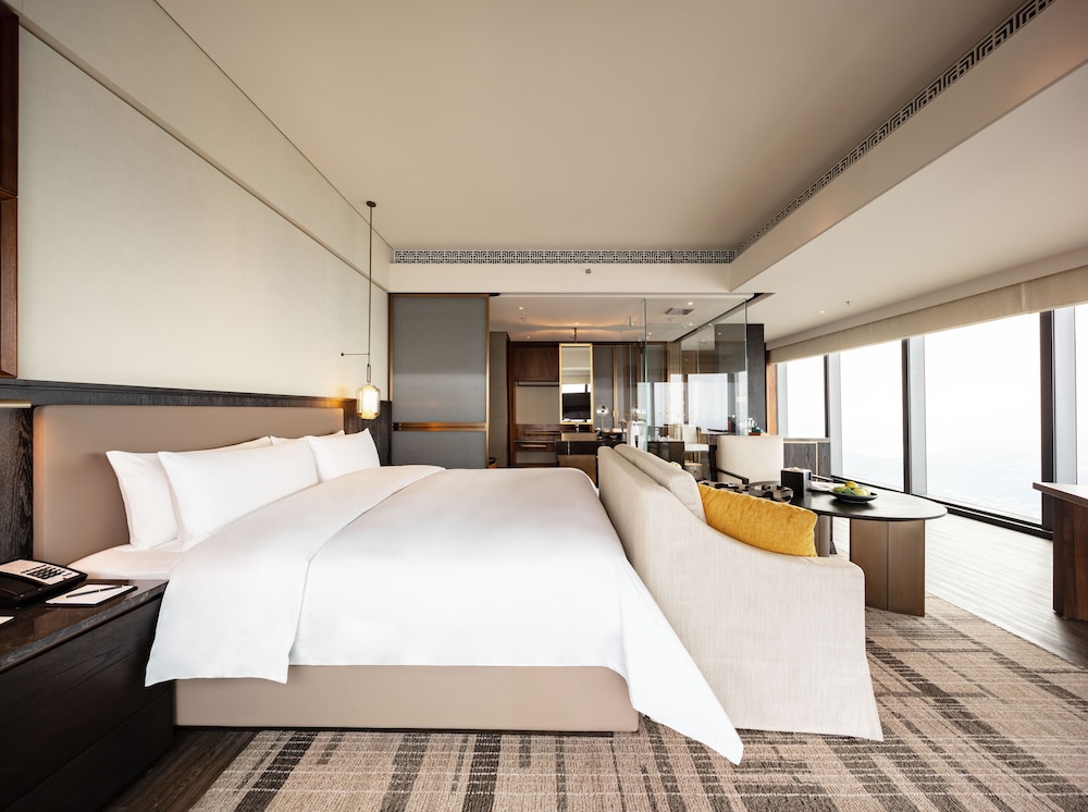Horizon, Premier Room, 1 King Bed - Photo 3