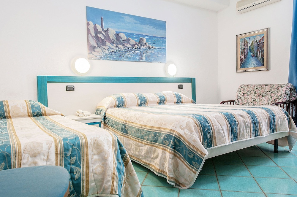 Standard Double or Twin Room - Photo 18
