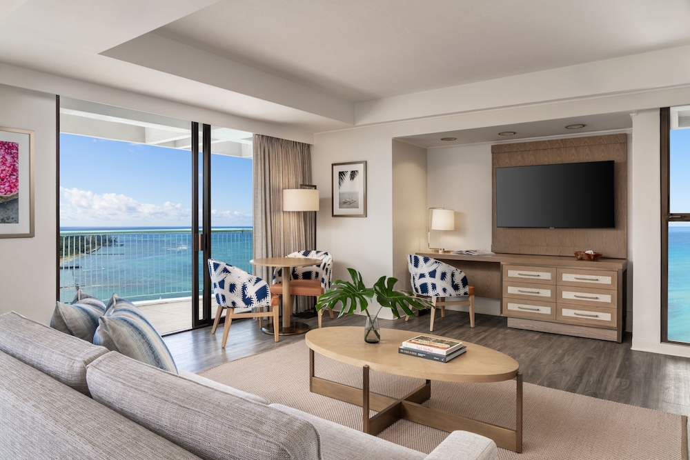 Renovated Corner Jr. Suite King, Tower