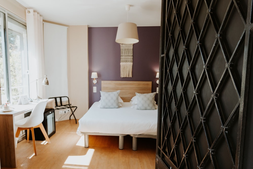Standard Double Room - Photo 19