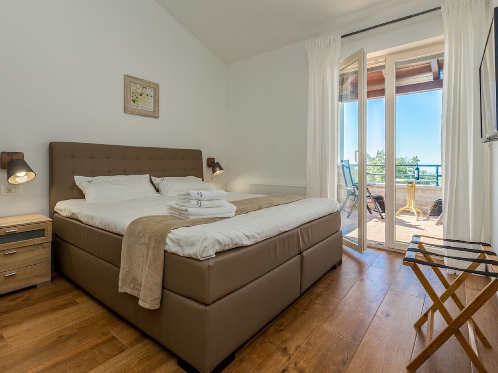 Villa photo 2