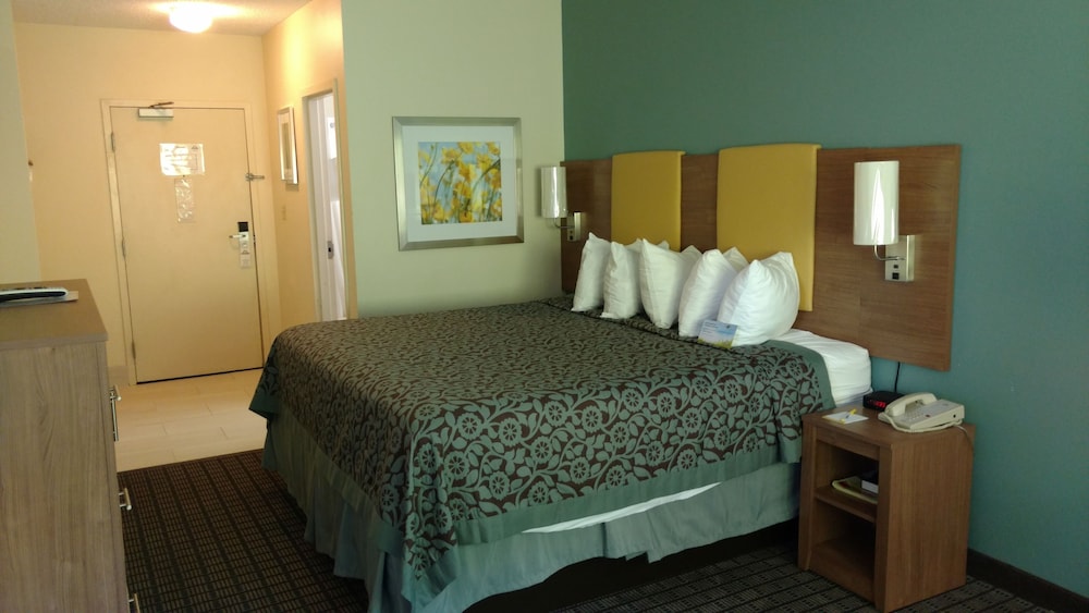 Room, 1 King Bed, Accessible, Non Smoking - Photo 14