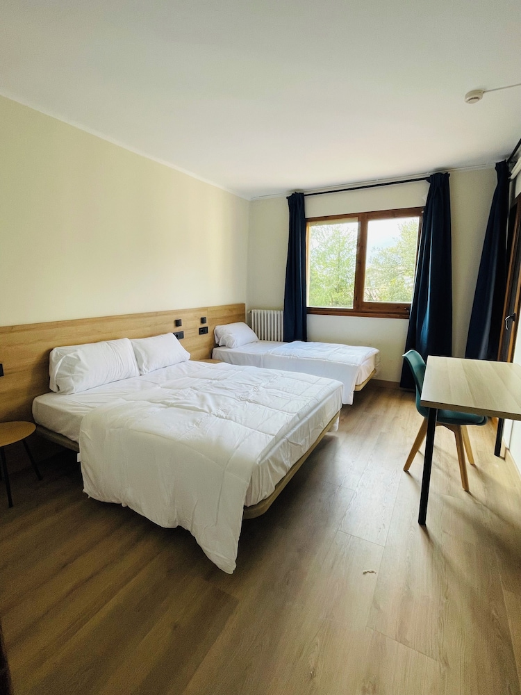 Comfort Triple Room, 3 Twin Beds, Shared Bathroom, Garden View photo 2