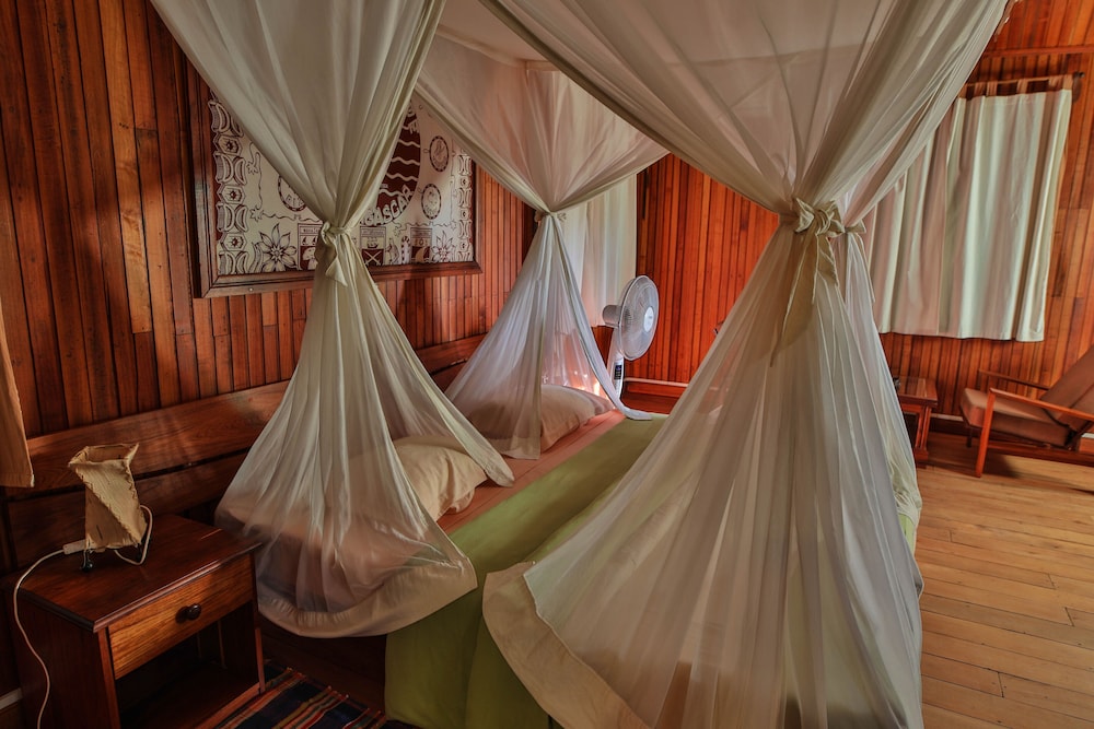 Comfort Bungalow, 1 Queen Bed photo 3
