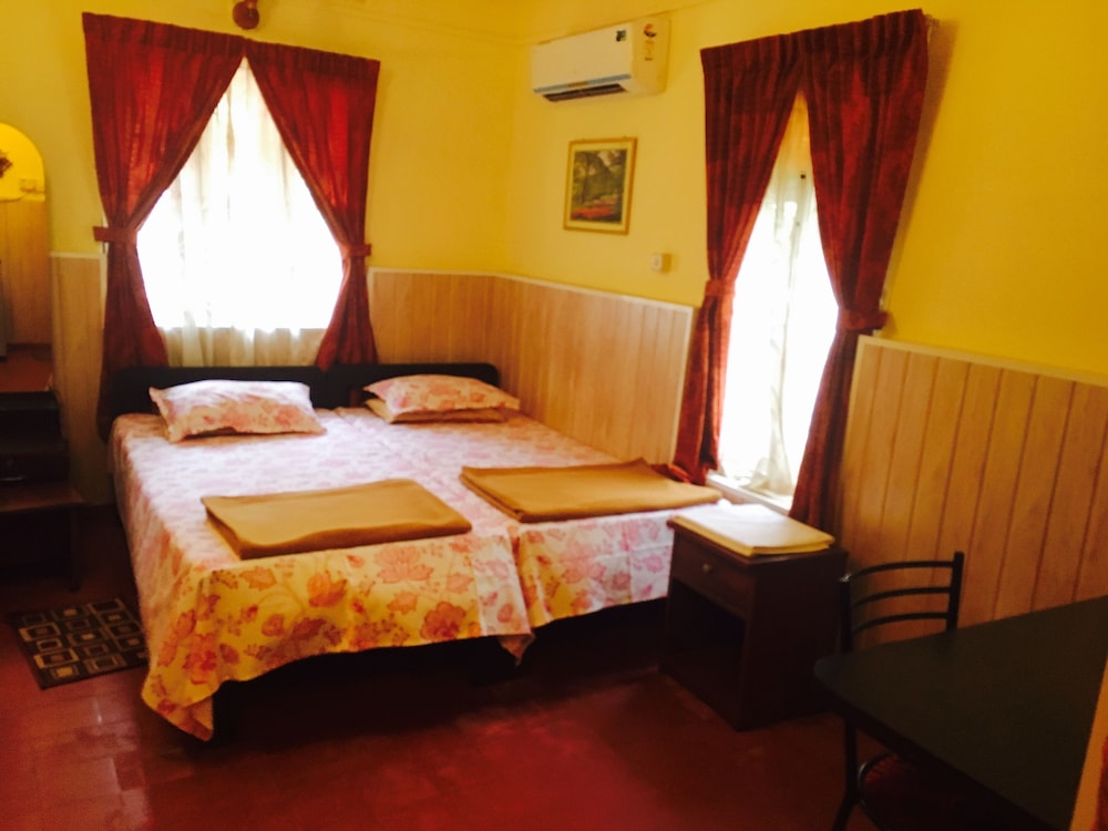 Deluxe Room (Non A/C) photo 1